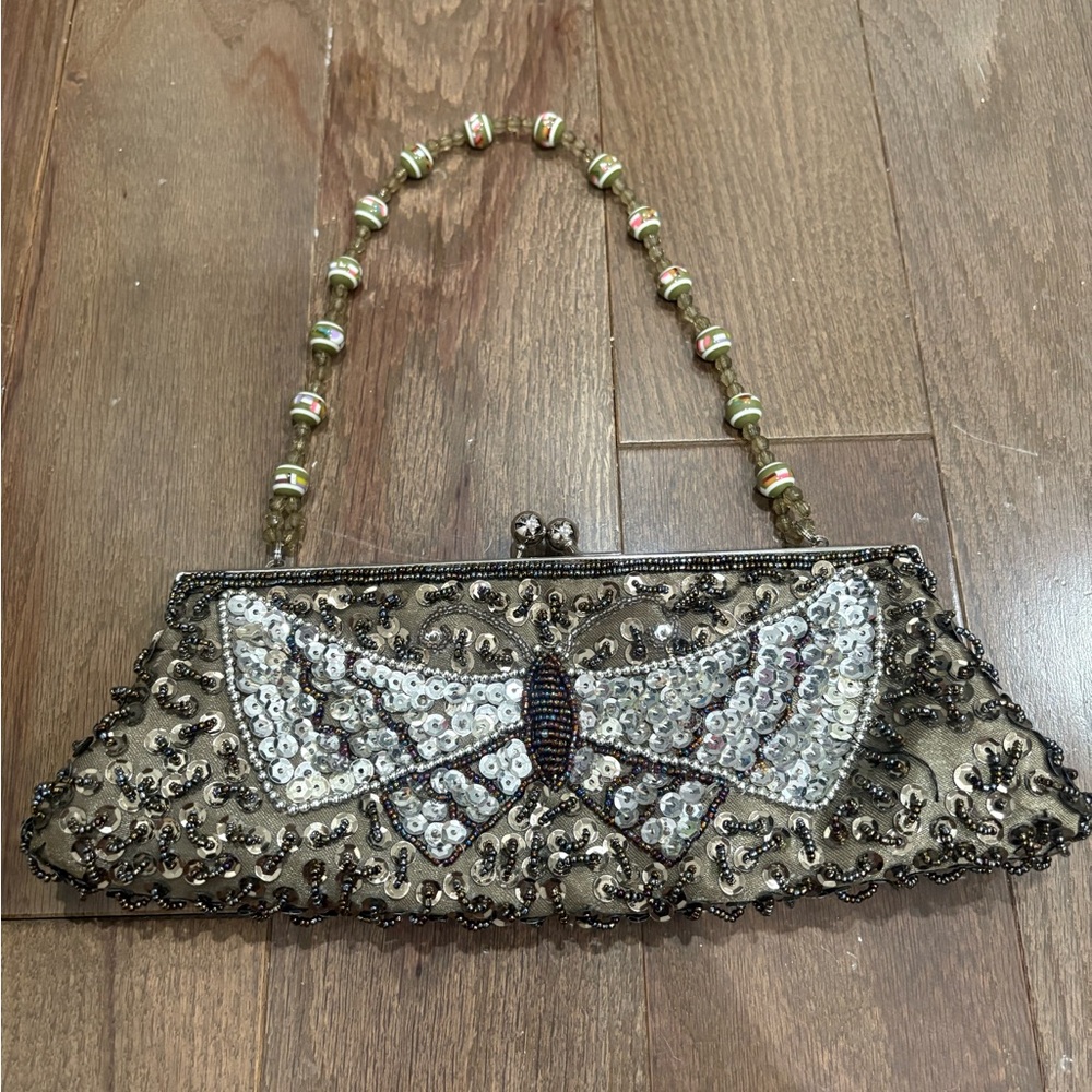 Vintage beaded butterfly shoulder bag!
